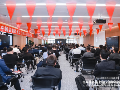 勇攀高峰！華為智能光伏重獎(jiǎng)禮遇分銷伙伴同路人