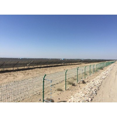 光伏場區(qū)圍欄 光伏電站簡易圍欄 光伏電站防護鋼絲網圍欄